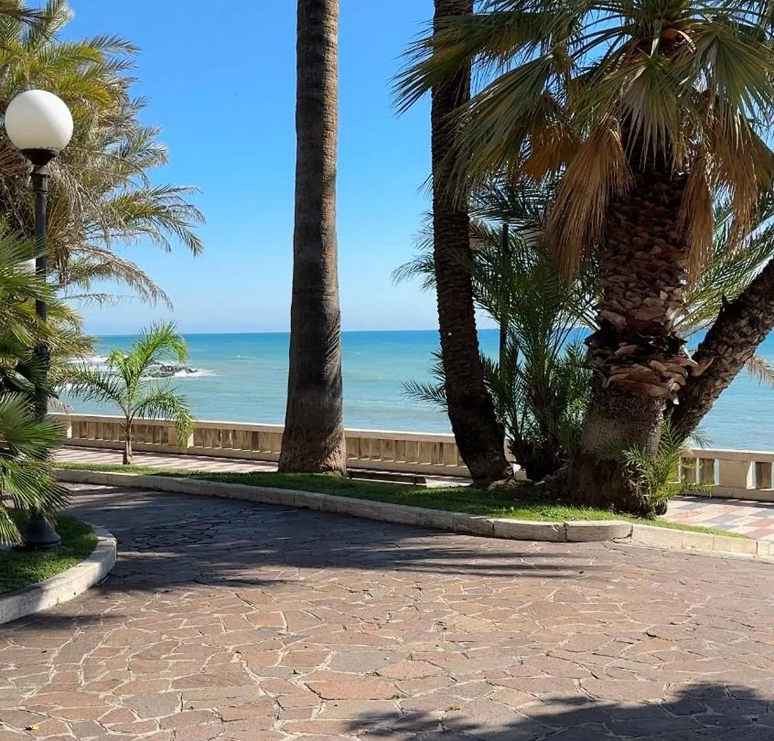 Sanremo Bay Studio 0*,  إيطاليا